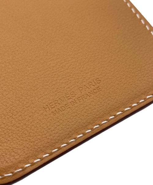HERMES（エルメス）HERMES (エルメス) カードケース/MagSafe/エマン/ゾウ ゴールド 未使用品の古着・服飾アイテム