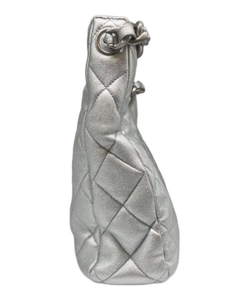 CHANEL（シャネル）CHANEL (シャネル) ホーボー ショルダーバッグ シルバーの古着・服飾アイテム