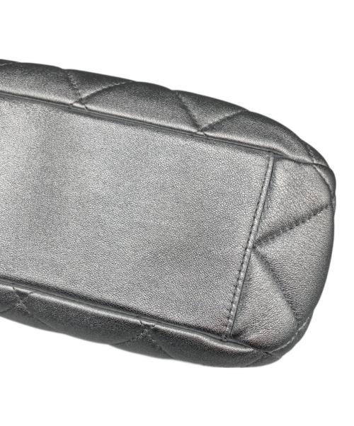 CHANEL（シャネル）CHANEL (シャネル) ホーボー ショルダーバッグ シルバーの古着・服飾アイテム