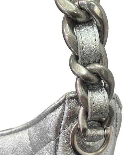 CHANEL（シャネル）CHANEL (シャネル) ホーボー ショルダーバッグ シルバーの古着・服飾アイテム