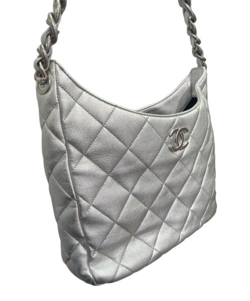 CHANEL（シャネル）CHANEL (シャネル) ホーボー ショルダーバッグ シルバーの古着・服飾アイテム