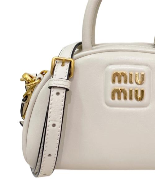 MIU MIU（ミュウミュウ）MIU MIU (ミュウミュウ) 2WAYバッグ ホワイトの古着・服飾アイテム