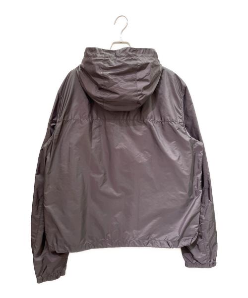 PRADA（プラダ）PRADA (プラダ) トライアングルロゴ ナイロンジャケット グレー サイズ:56の古着・服飾アイテム