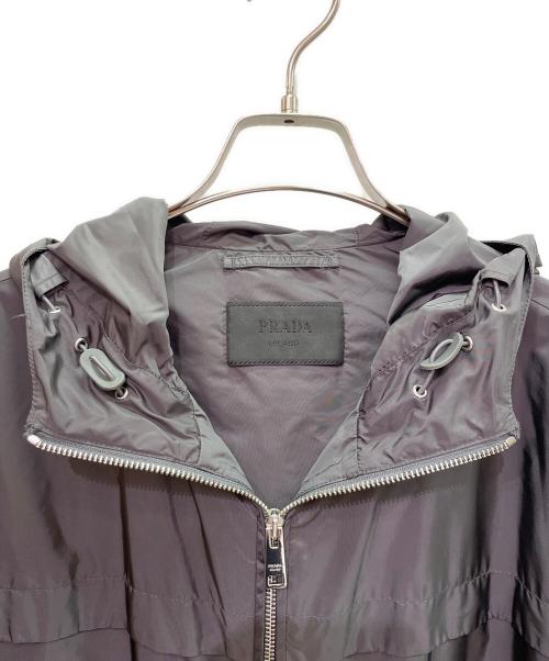 PRADA（プラダ）PRADA (プラダ) トライアングルロゴ ナイロンジャケット グレー サイズ:56の古着・服飾アイテム