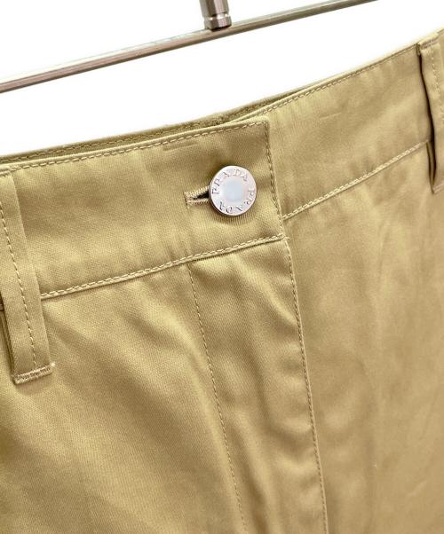 PRADA（プラダ）PRADA (プラダ) プレート付 ワイドパンツ ベージュ サイズ:36の古着・服飾アイテム