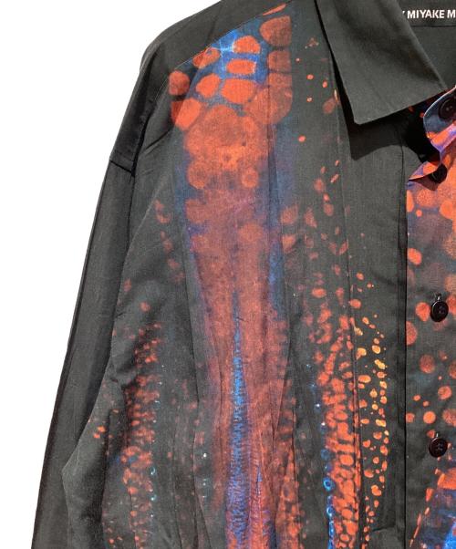 ISSEY MIYAKE MEN（イッセイミヤケメン）ISSEY MIYAKE MEN (イッセイミヤケメン) プリーツ加工プリントシャツ マルチカラー サイズ:2の古着・服飾アイテム