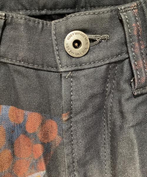 ISSEY MIYAKE MEN（イッセイミヤケメン）ISSEY MIYAKE MEN (イッセイミヤケメン) 山口歴 (ヤマグチ メグル) 15SS 転写デニムプリーツパンツ ネイビー サイズ:2の古着・服飾アイテム