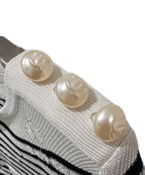 CHANEL（シャネル）CHANEL (シャネル) コットンレーヨンボタン半袖ニット ホワイト×ブラック サイズ:34の古着・服飾アイテム