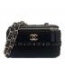 CHANEL（シャネル）の古着「チェーンショルダーバニティバッグ」｜ブラック
