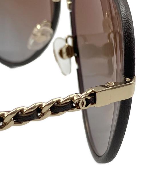 CHANEL（シャネル）CHANEL (シャネル) チェーン×レザー パイロットシェイプサングラス ブラウン サイズ:59□14 140の古着・服飾アイテム