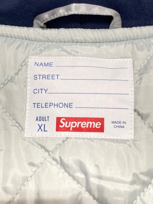 SUPREME（シュプリーム）SUPREME (シュプリーム) HOMERUN (ホームラン) Satin Hooded Varsity Jacket シルバー サイズ:XLの古着・服飾アイテム