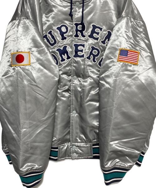 SUPREME（シュプリーム）SUPREME (シュプリーム) HOMERUN (ホームラン) Satin Hooded Varsity Jacket シルバー サイズ:XLの古着・服飾アイテム