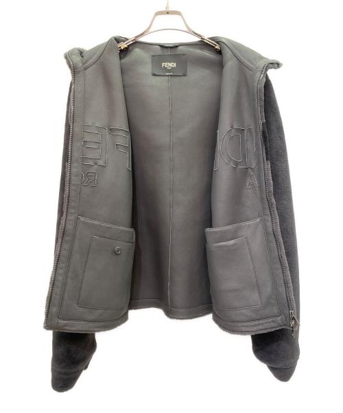 FENDI（フェンディ）FENDI (フェンディ) レザー切替FENDIロゴムートンパーカー グレー サイズ:48の古着・服飾アイテム