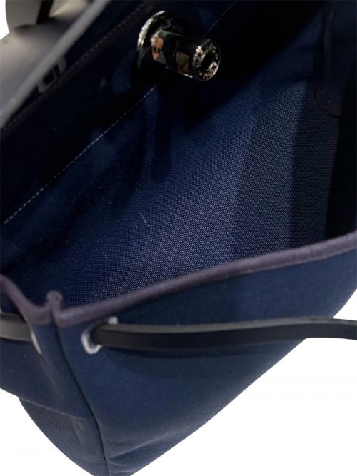 HERMES（エルメス）HERMES (エルメス) エールバッグジップ PM/シルバー金具/トワルオフィシエ×レザー/B刻印/2023年 ネイビー サイズ:PMの古着・服飾アイテム