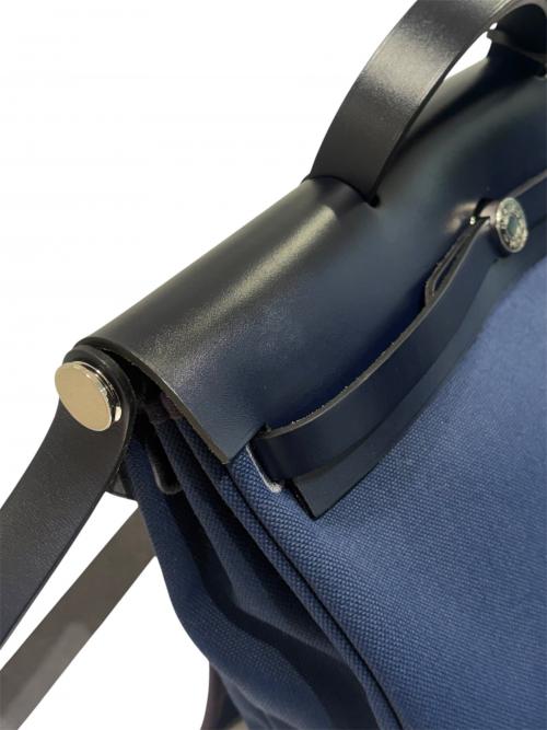 HERMES（エルメス）HERMES (エルメス) エールバッグジップ PM/シルバー金具/トワルオフィシエ×レザー/B刻印/2023年 ネイビー サイズ:PMの古着・服飾アイテム