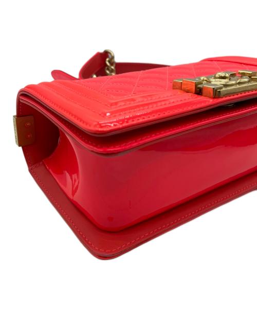 CHANEL（シャネル）CHANEL (シャネル) ボーイシャネルショルダーバッグ20/パテント/ココマーク金具 ビビットピンク サイズ:20の古着・服飾アイテム