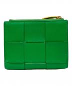 BOTTEGA VENETAボッテガベネタ）の古着「カセット スモール 二つ折りウォレット」｜グリーン