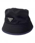 PRADAプラダ）の古着「Re-Nylon ロゴプレート バケットハット」｜ブラック