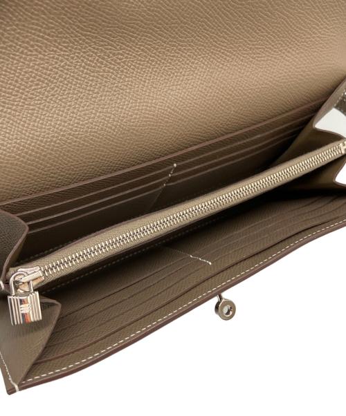 HERMES（エルメス）HERMES (エルメス) ケリーウォレット/シルバー金具/ヴォーエプソン/エトゥープ/C刻印 エトゥープ サイズ:ロングの古着・服飾アイテム