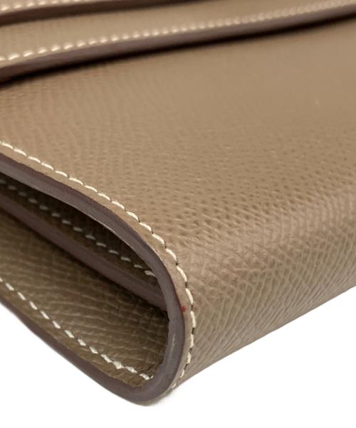 HERMES（エルメス）HERMES (エルメス) ケリーウォレット/シルバー金具/ヴォーエプソン/エトゥープ/C刻印 エトゥープ サイズ:ロングの古着・服飾アイテム