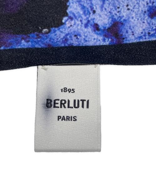 Berluti（ベルルッティ）Berluti (ベルルッティ) Wフェイス総柄シルクスカーフ ブルーの古着・服飾アイテム