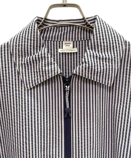 HERMES（エルメス）HERMES (エルメス) シアサッカー ジップブルゾン ネイビー×ホワイト サイズ:34 未使用品の古着・服飾アイテム