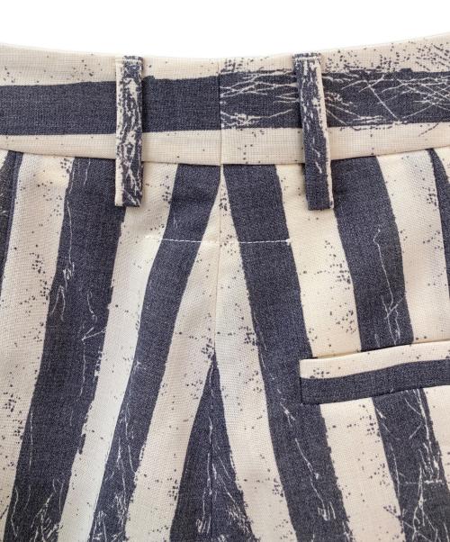 MM6 Maison Margiela（エムエムシックスメゾンマルジェラ）MM6 Maison Margiela (エムエムシックスメゾンマルジェラ) テーパードパンツ ライトグレー×ホワイト サイズ:36の古着・服飾アイテム