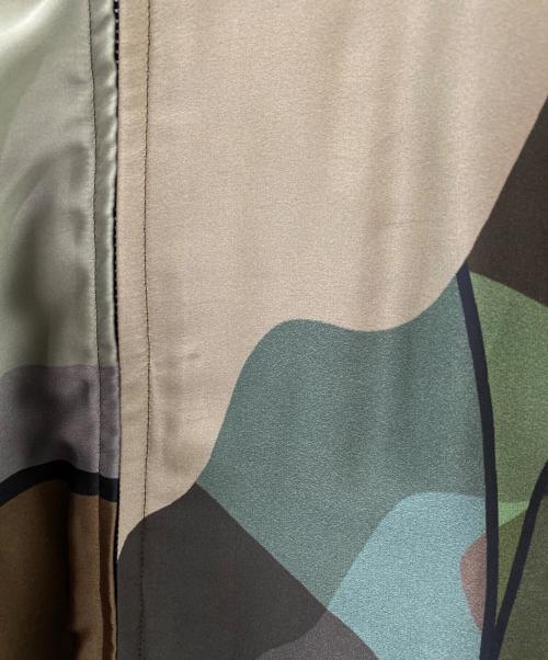 sacai（サカイ）sacai (サカイ) KAWS (カウズ) カモ柄シースルーブルゾン カーキ サイズ:1の古着・服飾アイテム