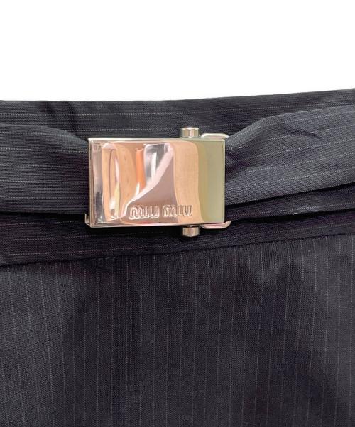 MIU MIU（ミュウミュウ）MIU MIU (ミュウミュウ) ロゴデザイン ベルト付きスカート ネイビー サイズ:38の古着・服飾アイテム