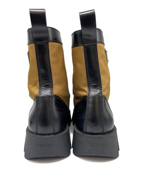 PRADA（プラダ）PRADA (プラダ) ロゴプレート レースアップ ブーツ ブラック×ベージュ サイズ:9の古着・服飾アイテム