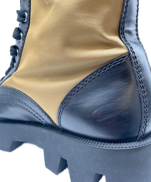 PRADA（プラダ）PRADA (プラダ) ロゴプレート レースアップ ブーツ ブラック×ベージュ サイズ:9の古着・服飾アイテム