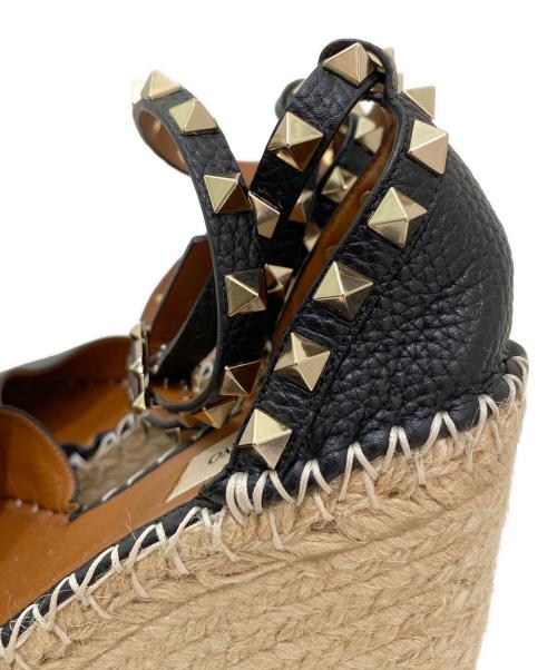 VALENTINO（ヴァレンティノ）VALENTINO (ヴァレンティノ) スタッズアンクルストラップウェッジソールサンダル ブラック サイズ:35の古着・服飾アイテム
