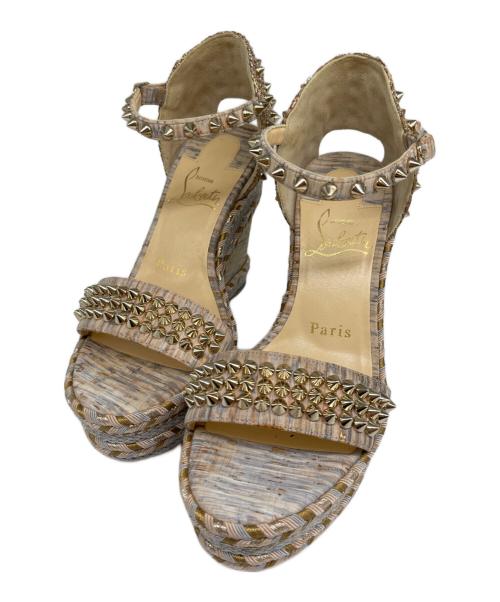 Christian Louboutin（クリスチャン・ルブタン）Christian Louboutin (クリスチャン・ルブタン) スタッズ ヒールパンプス ベージュ サイズ:35の古着・服飾アイテム