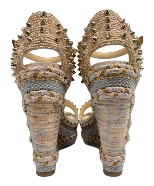 Christian Louboutin（クリスチャン・ルブタン）Christian Louboutin (クリスチャン・ルブタン) スタッズ ヒールパンプス ベージュ サイズ:35の古着・服飾アイテム