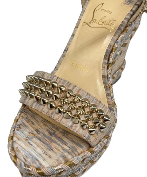 Christian Louboutin（クリスチャン・ルブタン）Christian Louboutin (クリスチャン・ルブタン) スタッズ ヒールパンプス ベージュ サイズ:35の古着・服飾アイテム
