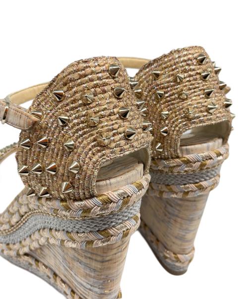 Christian Louboutin（クリスチャン・ルブタン）Christian Louboutin (クリスチャン・ルブタン) スタッズ ヒールパンプス ベージュ サイズ:35の古着・服飾アイテム