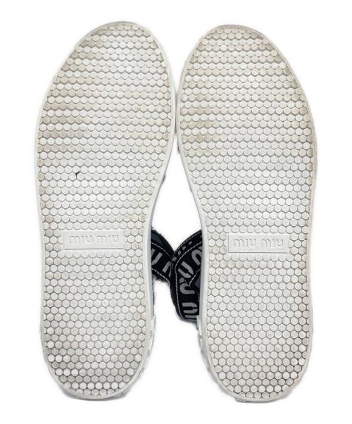 MIU MIU（ミュウミュウ）MIU MIU (ミュウミュウ) 厚底アンクルロゴストラップパンプス ブラック×ホワイト サイズ:35 1/2の古着・服飾アイテム