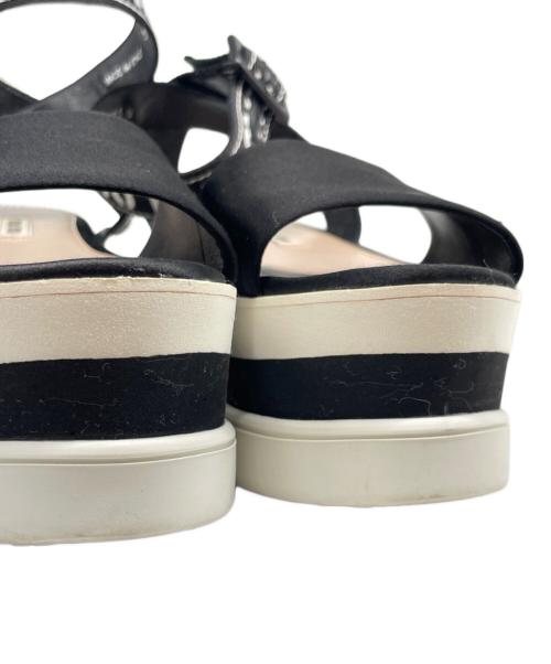 MIU MIU（ミュウミュウ）MIU MIU (ミュウミュウ) 厚底アンクルロゴストラップパンプス ブラック×ホワイト サイズ:35 1/2の古着・服飾アイテム