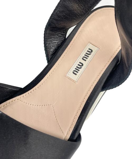 MIU MIU（ミュウミュウ）MIU MIU (ミュウミュウ) 厚底アンクルロゴストラップパンプス ブラック×ホワイト サイズ:35 1/2の古着・服飾アイテム