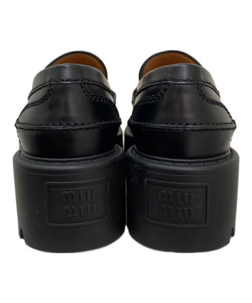 MIU MIU（ミュウミュウ）MIU MIU (ミュウミュウ) ブラッシュドレザーローファー ブラック サイズ:35の古着・服飾アイテム