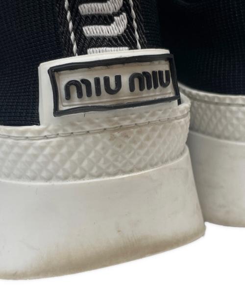 MIU MIU（ミュウミュウ）MIU MIU (ミュウミュウ) MIU RUN ブラック×ホワイト サイズ:39　1/2の古着・服飾アイテム