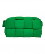 BOTTEGA VENETAボッテガベネタ）の古着「パデッド カセット バッグ」｜グリーン