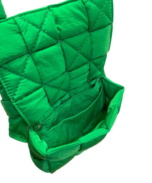 BOTTEGA VENETA（ボッテガベネタ）BOTTEGA VENETA (ボッテガベネタ) パデッド カセット バッグ グリーンの古着・服飾アイテム
