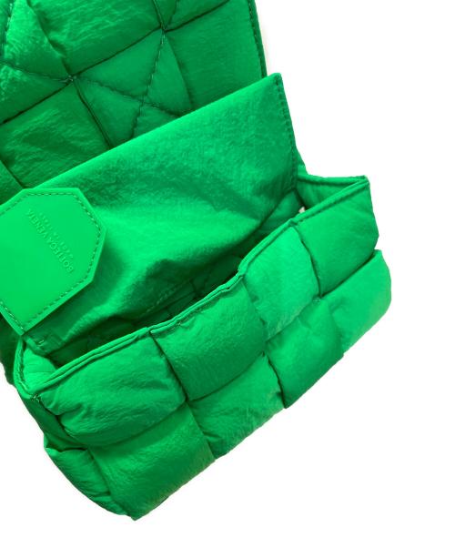 BOTTEGA VENETA（ボッテガベネタ）BOTTEGA VENETA (ボッテガベネタ) パデッド カセット バッグ グリーンの古着・服飾アイテム