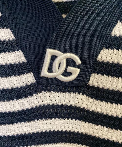 DOLCE & GABBANA（ドルチェ＆ガッバーナ）DOLCE & GABBANA (ドルチェ＆ガッバーナ) DG ロゴ刺繍ストライプ V ネック ポロ ネイビー×ホワイト サイズ:46の古着・服飾アイテム