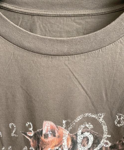 MM6 Maison Margiela（エムエムシックスメゾンマルジェラ）MM6 Maison Margiela (エムエムシックスメゾンマルジェラ) キャットナンバー半袖カットソー ブラウン サイズ:XLの古着・服飾アイテム