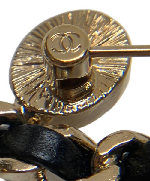 CHANLE（シャネル）CHANLE (シャネル) パール付ロゴブローチ ゴールド×ホワイトの古着・服飾アイテム