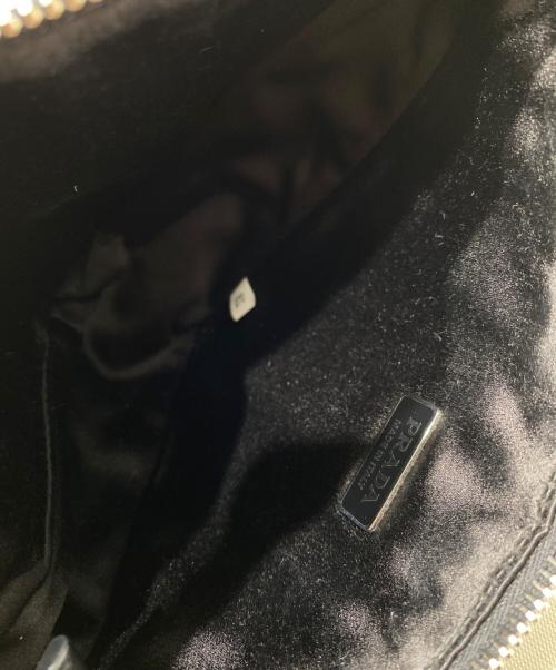 PRADA（プラダ）PRADA (プラダ) トライアングルストーンハンドバッグ ブラック×シルバーの古着・服飾アイテム