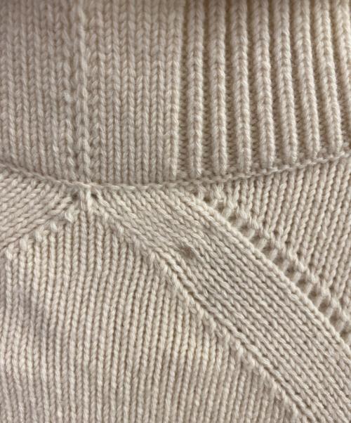 JIL SANDER（ジルサンダー）JIL SANDER (ジルサンダー) フリンジ フォトパッチ 襟付き ウール カシミヤニット アイボリー サイズ:48の古着・服飾アイテム