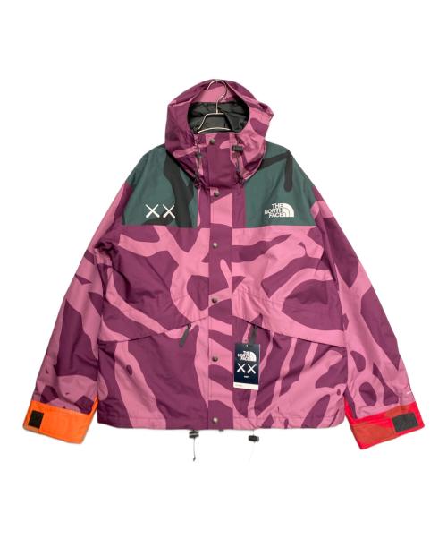 THE NORTH FACE（ザ ノース フェイス）THE NORTH FACE (ザ ノース フェイス) KAWS (カウズ) 1986 Mountain Jacket パープル×レッド サイズ:L 未使用品の古着・服飾アイテム